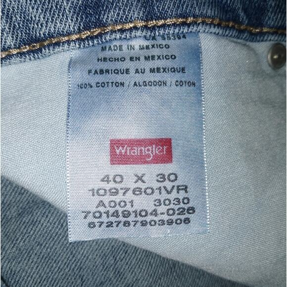 [B6] Wrangler Men's Relaxed Fit Cotton Jeans, Size 40X30 - Picture 7 of 8